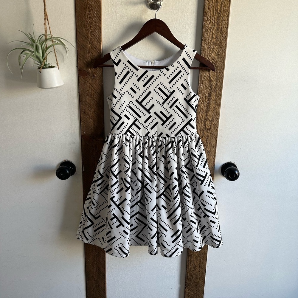 Pippa & Julie Geometric Black White Fit Flare Sleeveless Dress Girls Size 12